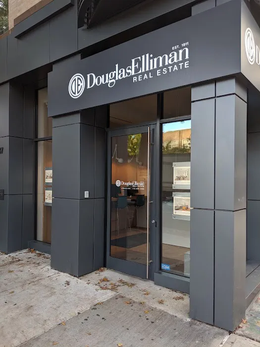 Douglas Elliman Real Estate Office in Brooklyn, NY Picture 5
