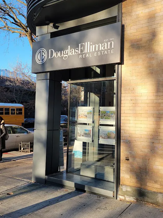 Douglas Elliman Real Estate Office in Brooklyn, NY Picture 4