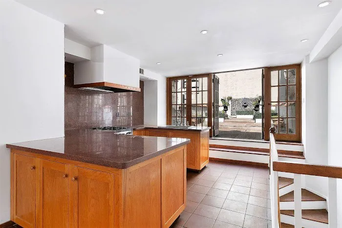 Louis Posner, Real Estate Broker Picture 2