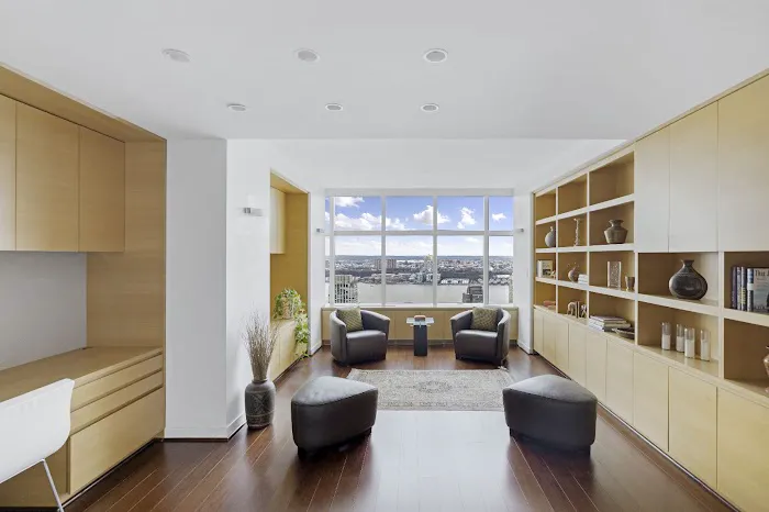 Broadway Realty Picture 1