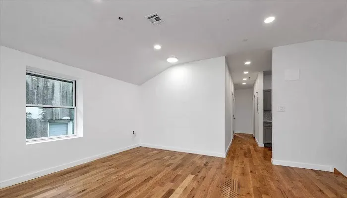 Slate Realty LLC Picture 9