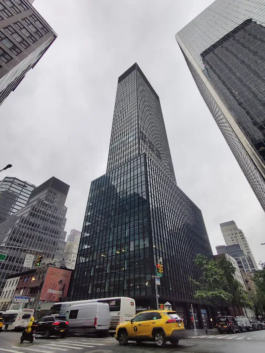 825 Third Ave Picture 6