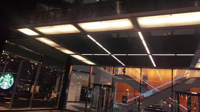 875 Third Avenue Picture 4