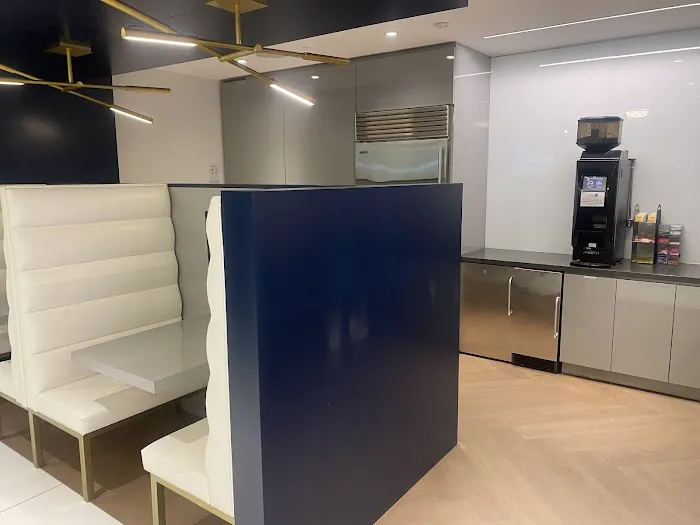 Emerge212 - Flexible NYC Office & Meeting Spaces - 1185 6th Ave Picture 2