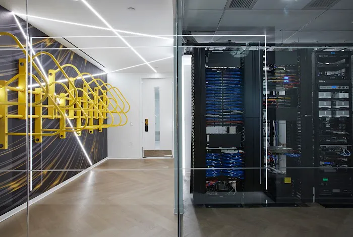 Emerge212 - Flexible NYC Office & Meeting Spaces - 1185 6th Ave Picture 4
