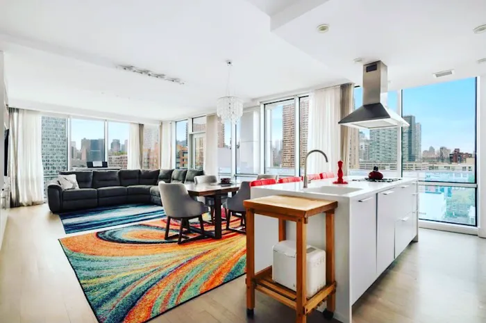 Luxury Apartments LIC Picture 3