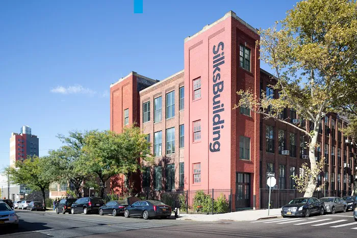 Silks Building Picture 3