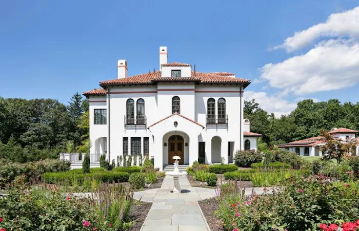 Paramount Realty USA Picture 8