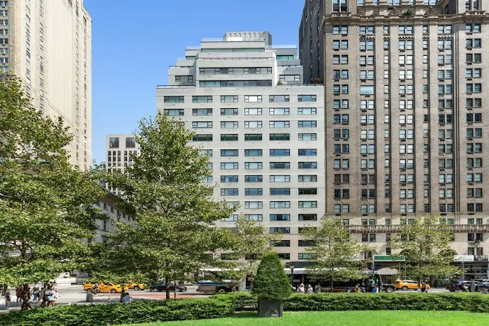 Paramount Realty USA Picture 4