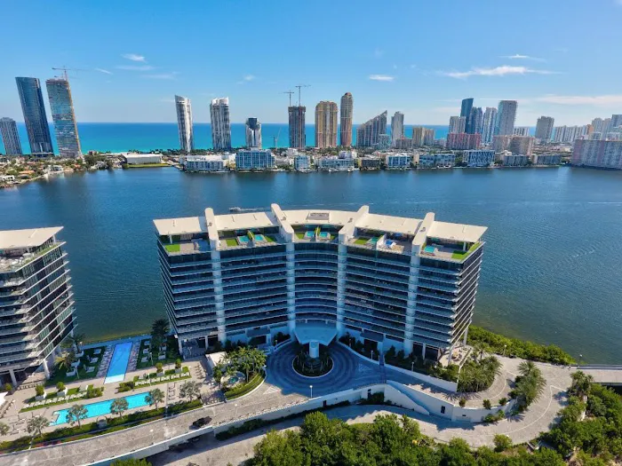 Paramount Realty USA Picture 1