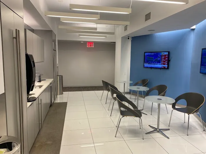 Emerge212 - Premium NYC Office Space Rentals & Meeting Rooms - 3 Columbus Cir Picture 5