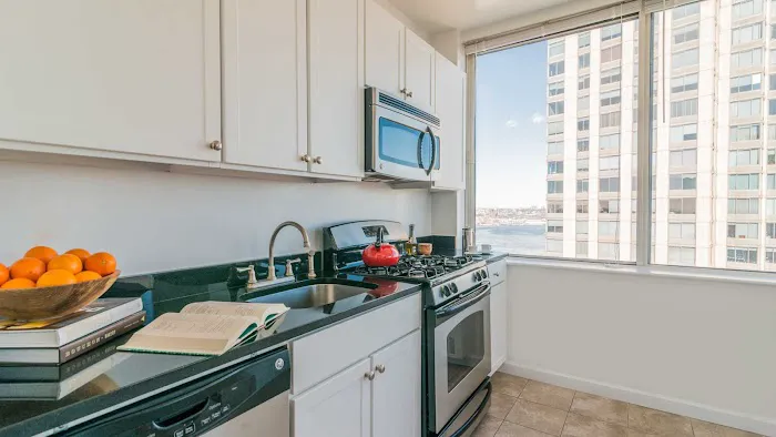 180 Riverside Boulevard Apartments Picture 1