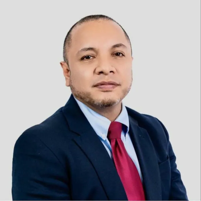 ROMMEL VAZQUEZ License Associate Real Estate Broker Picture 1