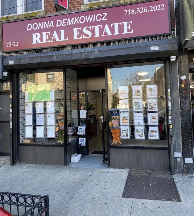 Donna Demkowicz Real Estate Co Picture 2