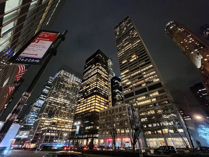 Lever House Picture 4
