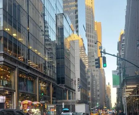 REAL ESTATE Agents near Midtown Manhattan, Queens NY