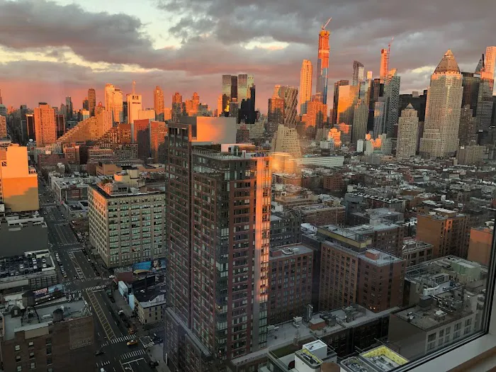 REAL ESTATE Agents near Midtown Manhattan, Queens NY Picture 2