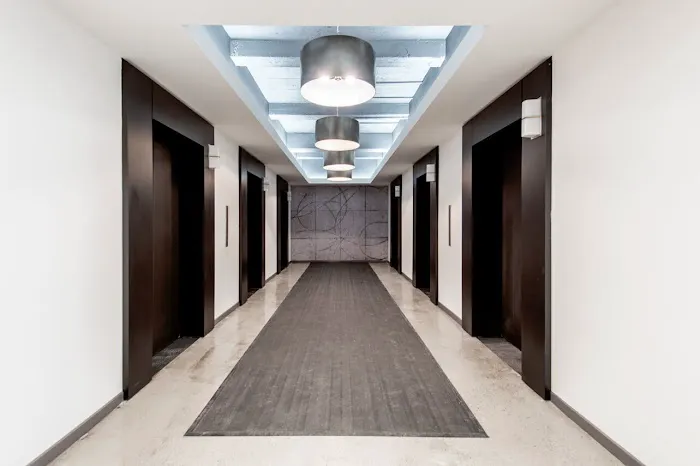 530 Fifth Avenue Picture 3
