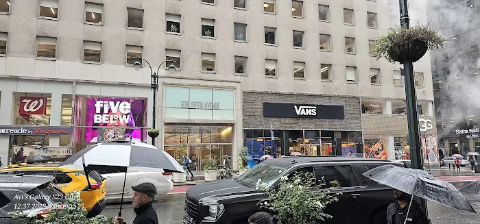 530 Fifth Avenue Picture 6