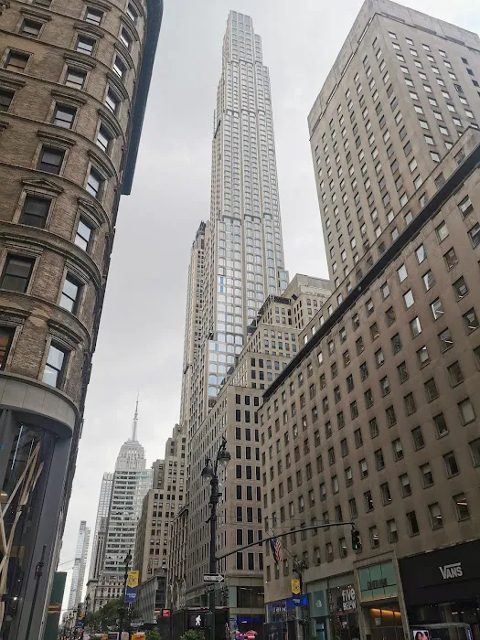 530 Fifth Avenue Picture 2