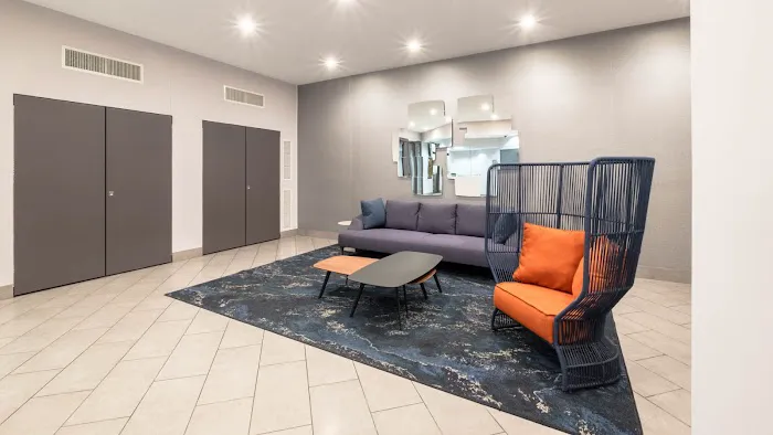 Parc Coliseum Apartments Picture 4