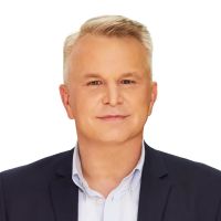 Pierre M West Real Estate | Douglas Elliman ico