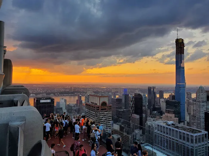 Metropolitan Tower Sales and Leasing Picture 2