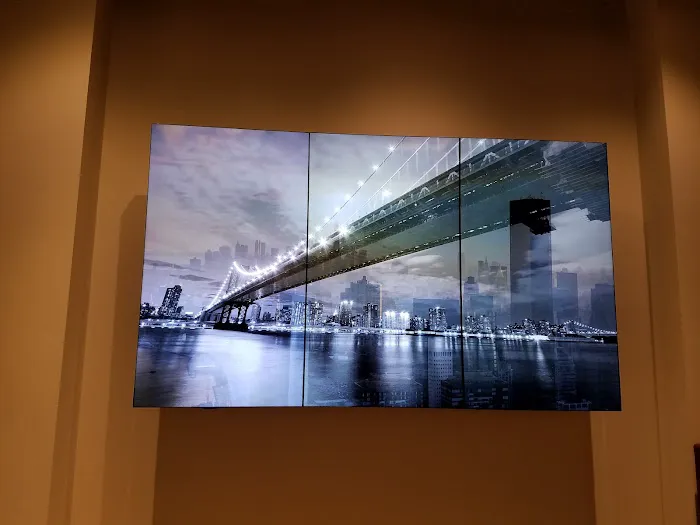 Metropolitan Tower Sales and Leasing Picture 3