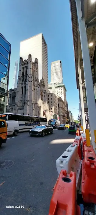650 Fifth Avenue Management Office Picture 4