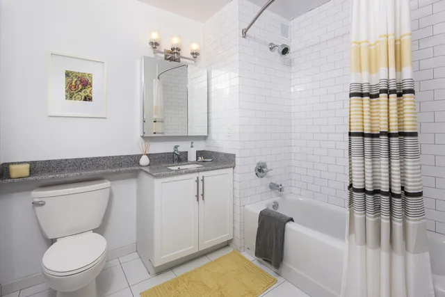 Kings and Queens Apartments Picture 4