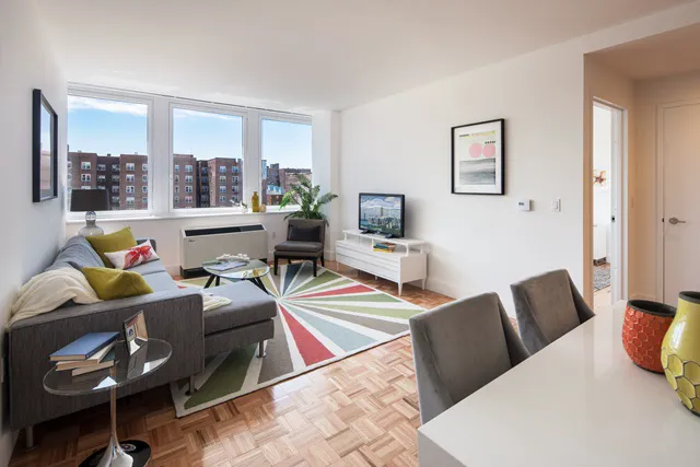 Kings and Queens Apartments Picture 5
