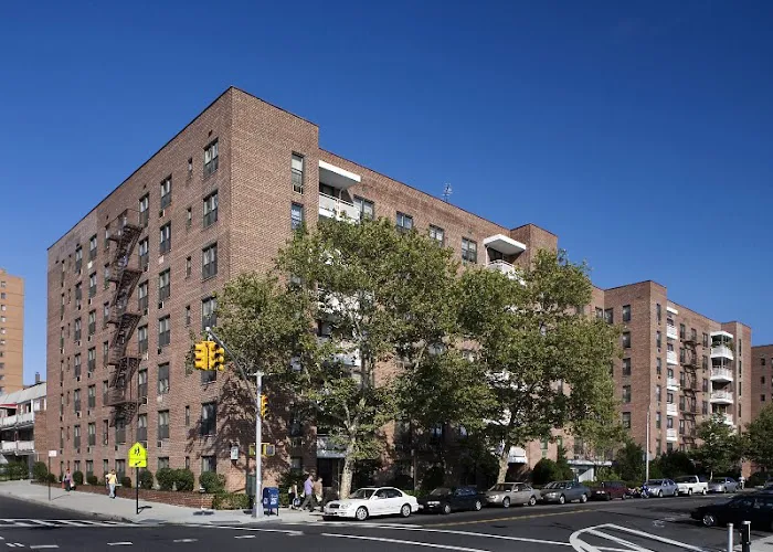 Kings and Queens Apartments Picture 10