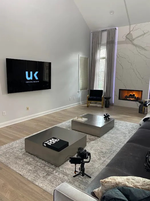 Ukpasia Realty Picture 3