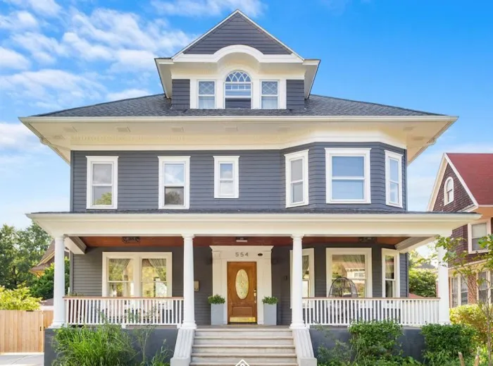 Rebekah Carver at Douglas Elliman Real Estate Picture 7