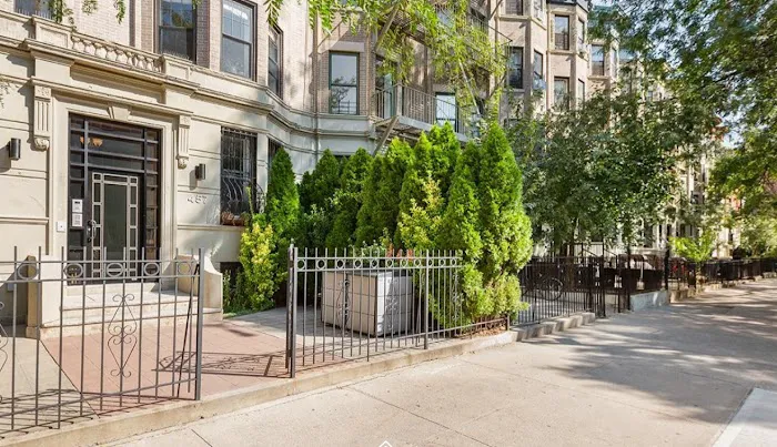 Rebekah Carver at Douglas Elliman Real Estate Picture 4
