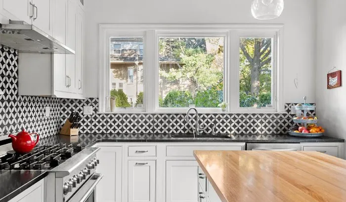 Rebekah Carver at Douglas Elliman Real Estate Picture 5