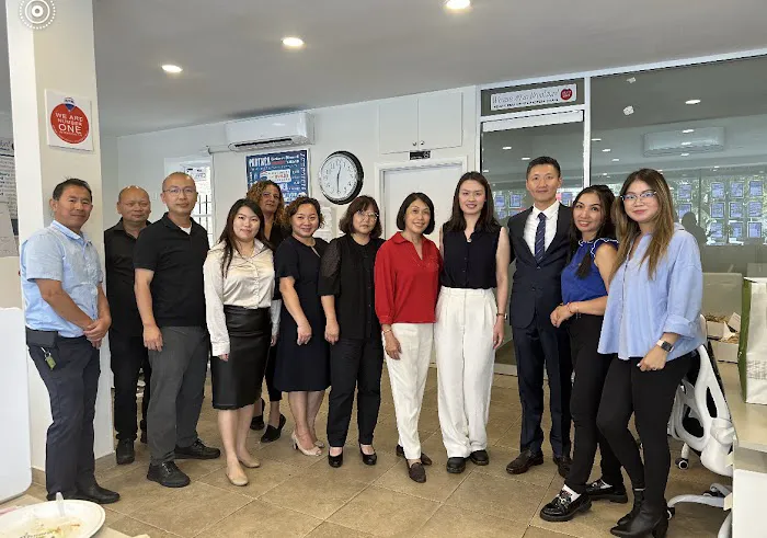 RE/MAX Industry City/ Real Estate Professionals Picture 9