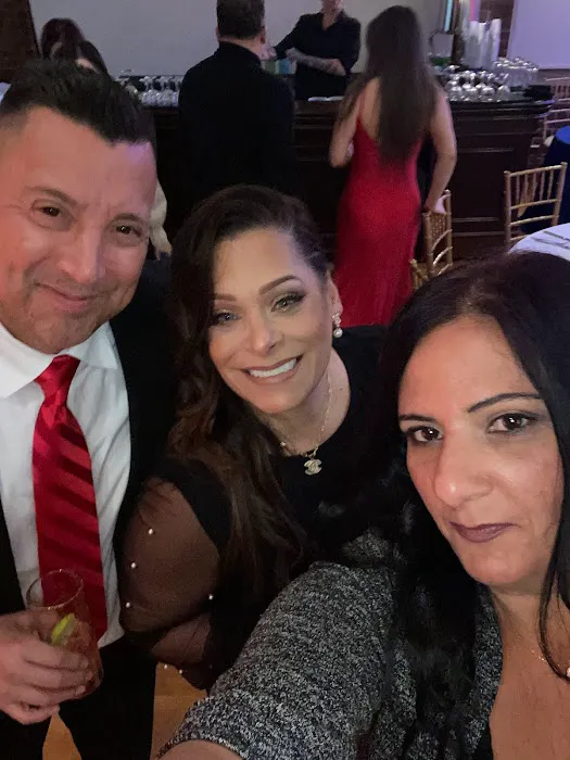 RE/MAX Industry City/ Real Estate Professionals Picture 6