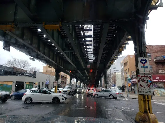 Astoria Realty Picture 4