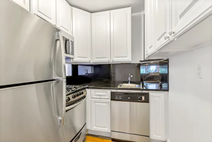 Harlington Realty Picture 3