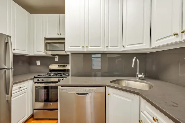 Harlington Realty Picture 4