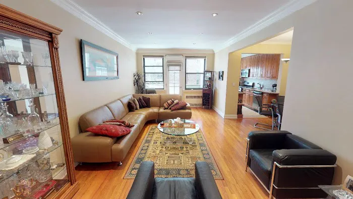 Metro Garden Realty Inc. Picture 7
