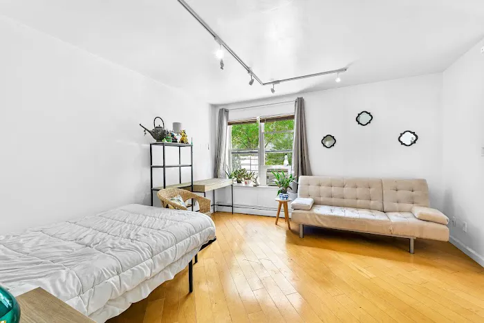 Elena Ravich - Real Estate Broker at Compass Picture 8