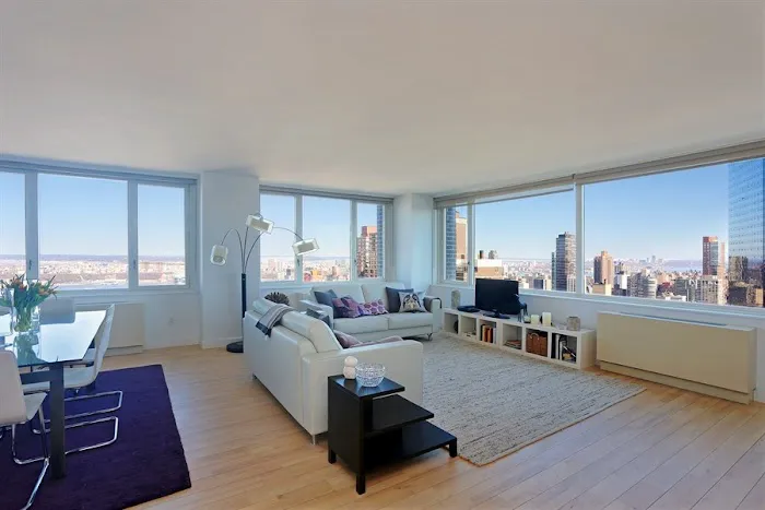 Elena Ravich - Real Estate Broker at Compass Picture 5