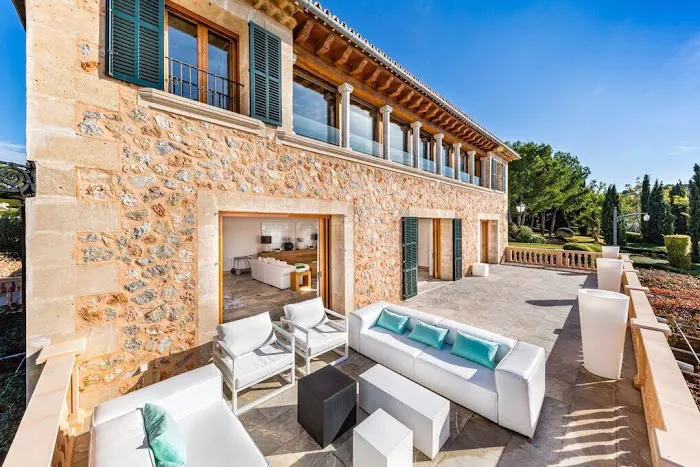 Luxian International Realty Picture 1