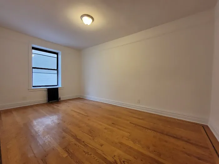 Zuz Realty Picture 8