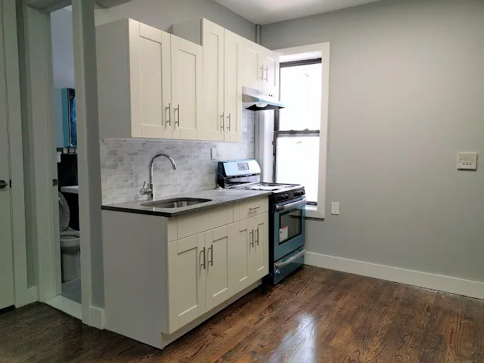 Zuz Realty Picture 3