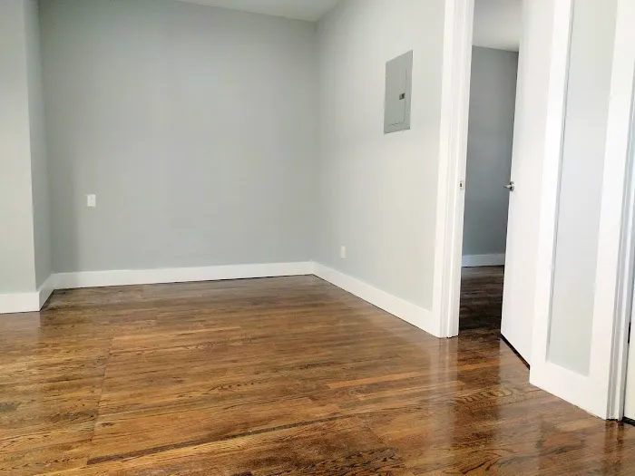 Zuz Realty Picture 5