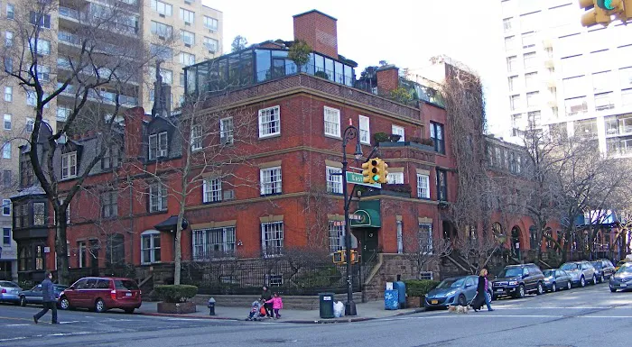 110 East End Avenue Picture 1