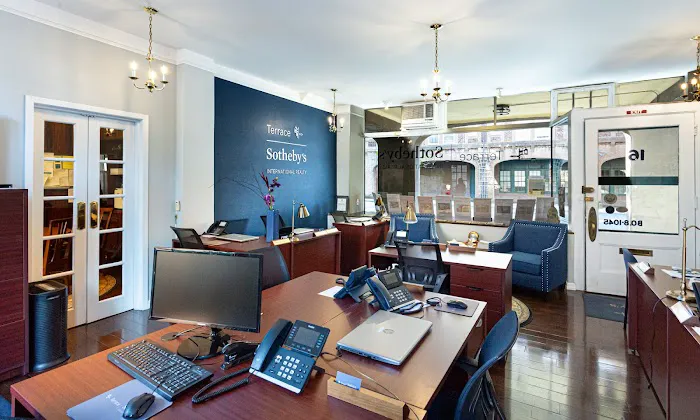 Terrace Sotheby's International Realty Picture 6